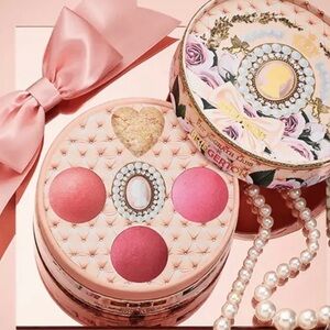 Pat McGrath bridgerton blush and highlighter palette